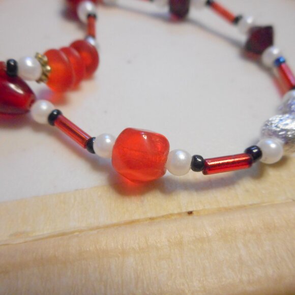 HandCrafted Necklace about 25" ...… red, white, silver and small black beads … - Picture 7 of 12